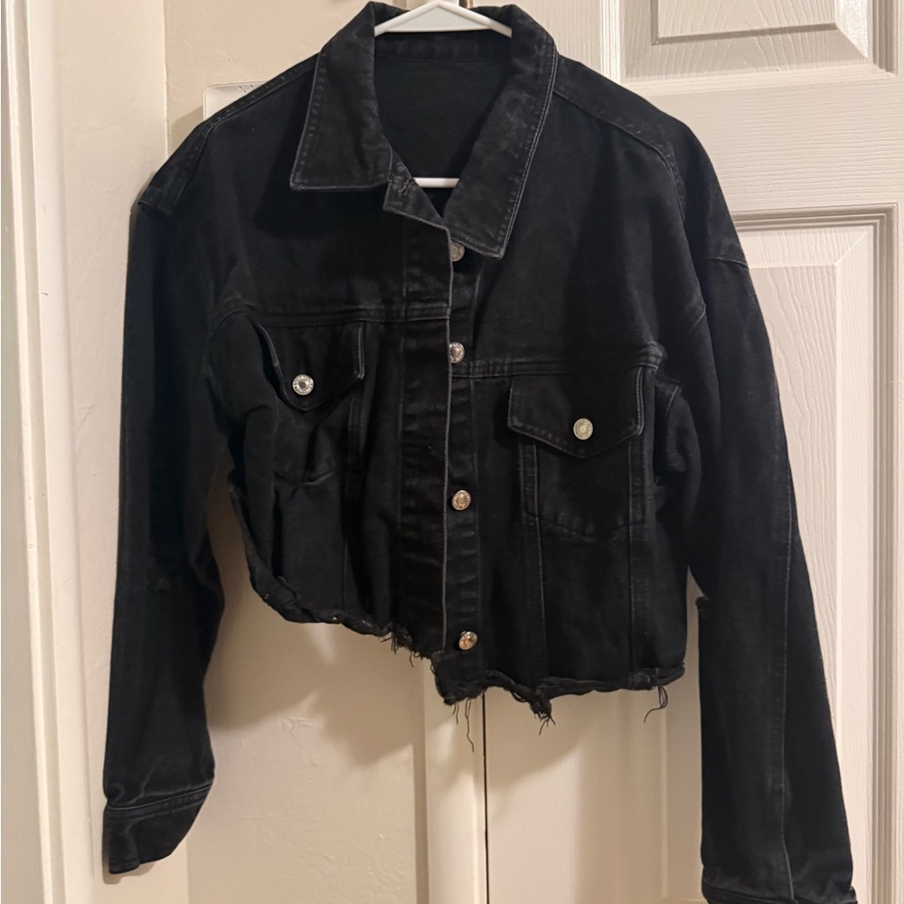 SHEIN Black Cropped Jean Jacket with Distressed Hem